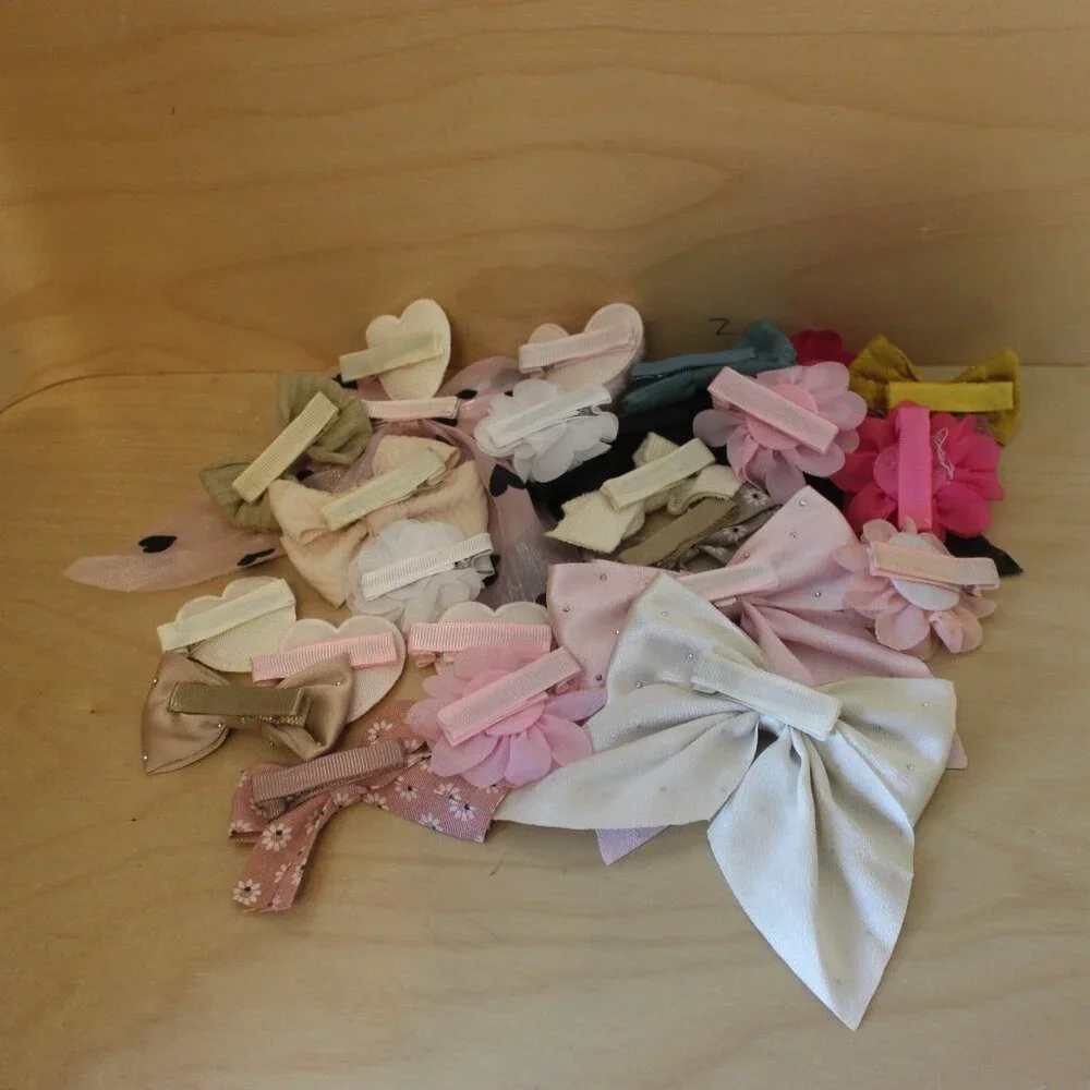 Lot of Little Girls Bows/Hair Accessories